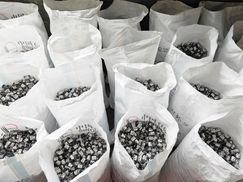 <strong>不銹鋼鮑爾環(huán)封裝車(chē)間現(xiàn)場(chǎng)</strong>